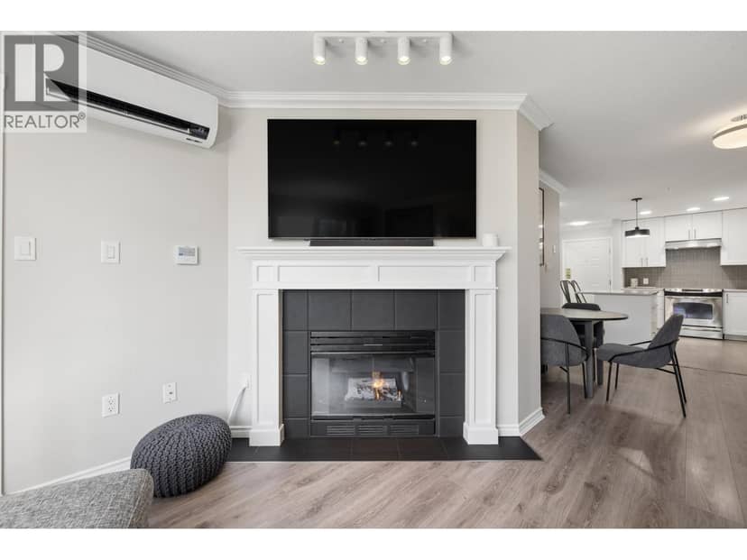 201 1140 STRATHAVEN DRIVE, North Vancouver, photo 7