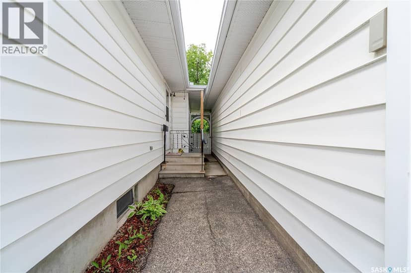 1014 Hopkins CRESCENT — photo 3 of 40