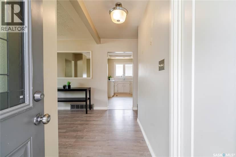 1014 Hopkins CRESCENT — photo 4 of 40