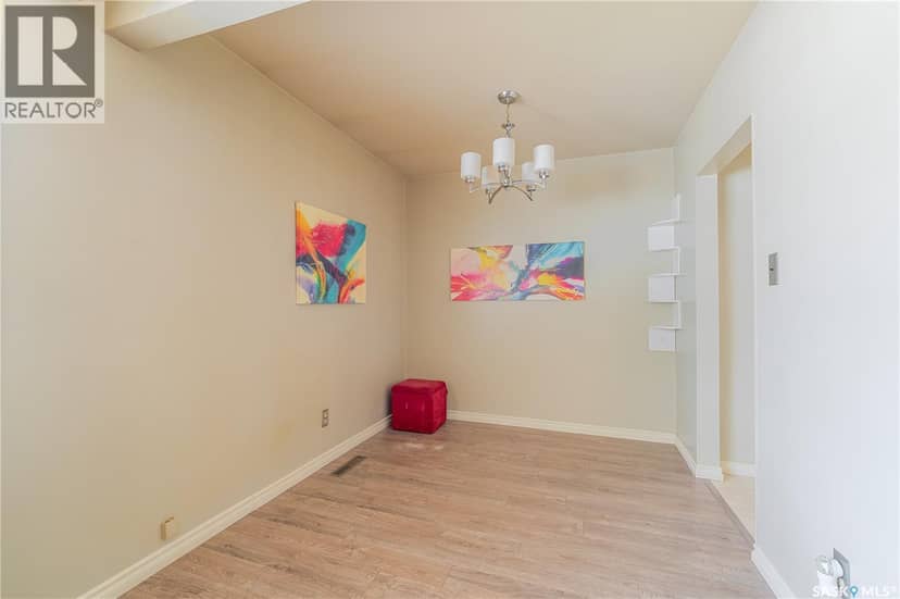 1014 Hopkins CRESCENT — photo 11 of 40