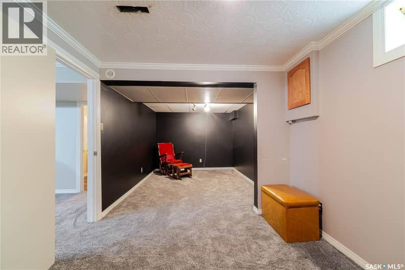 1014 Hopkins CRESCENT — photo 35 of 40