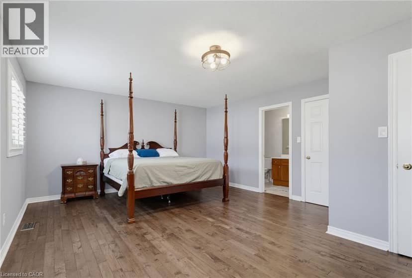 2092 ENGLISH Crescent — photo 13 of 18