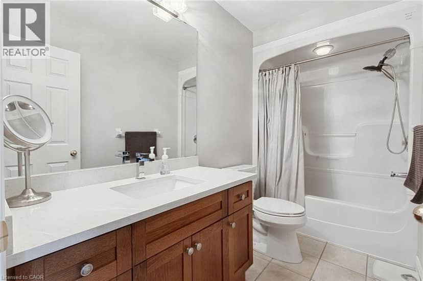 2092 ENGLISH Crescent — photo 17 of 18