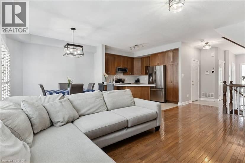 2092 ENGLISH Crescent — photo 9 of 18