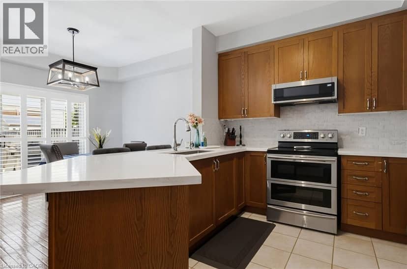 2092 ENGLISH Crescent — photo 6 of 18