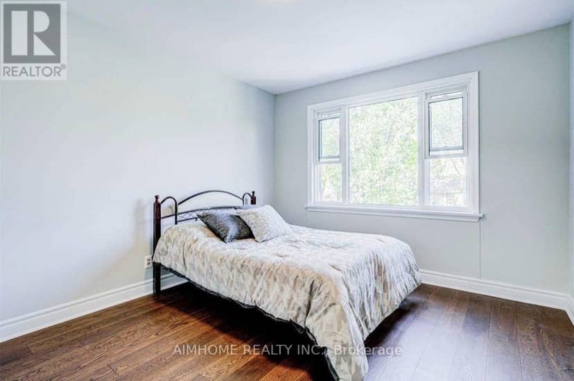 32 Lauralynn Crescent — photo 10 of 20