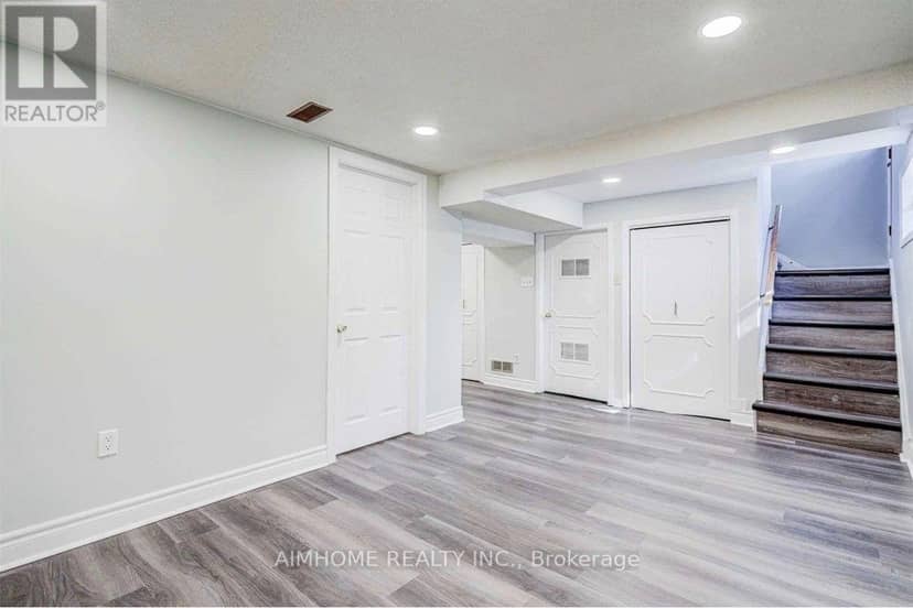 32 Lauralynn Crescent — photo 13 of 20