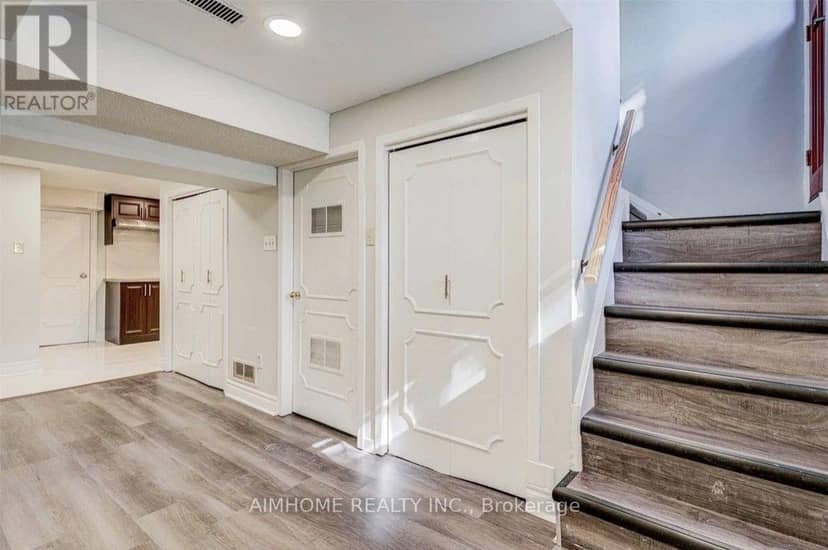 32 Lauralynn Crescent — photo 14 of 20