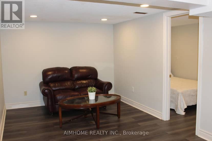 32 Lauralynn Crescent — photo 15 of 20