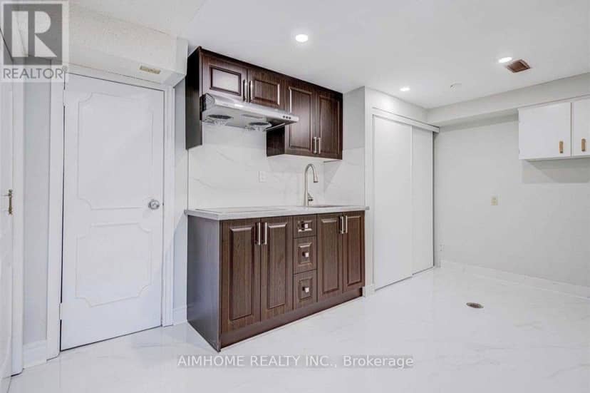 32 Lauralynn Crescent — photo 18 of 20