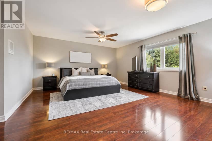 51 Spencer Crescent — photo 11 of 24