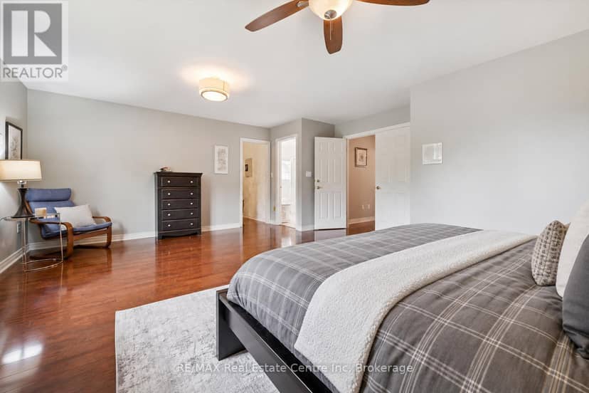 51 Spencer Crescent — photo 12 of 24