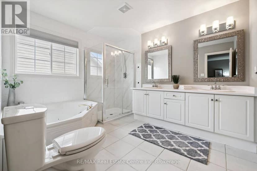 51 Spencer Crescent — photo 13 of 24