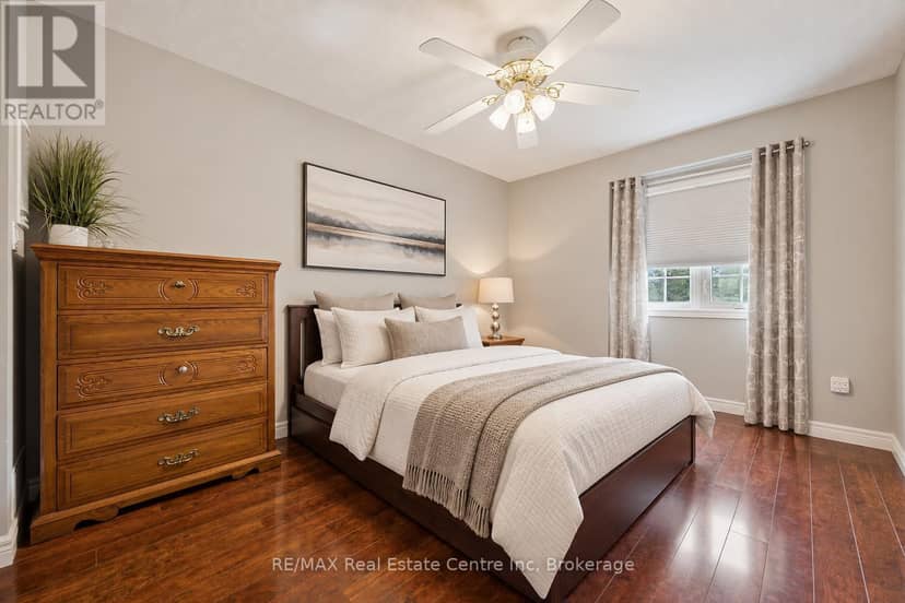 51 Spencer Crescent — photo 15 of 24