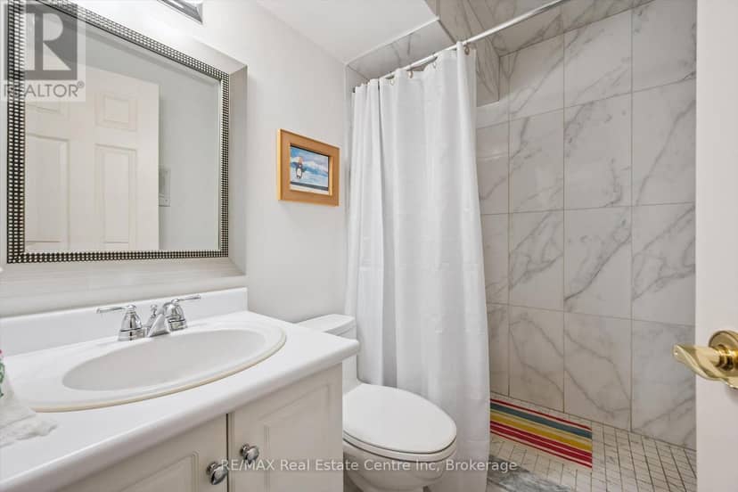 51 Spencer Crescent — photo 19 of 24