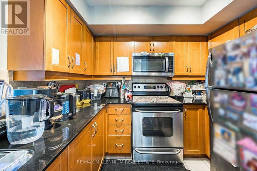 902 - 50 Disera Drive — photo 16 of 40