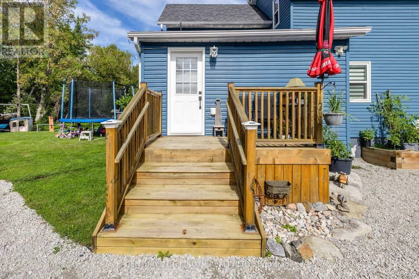 528 First Avenue, Tay, photo 2