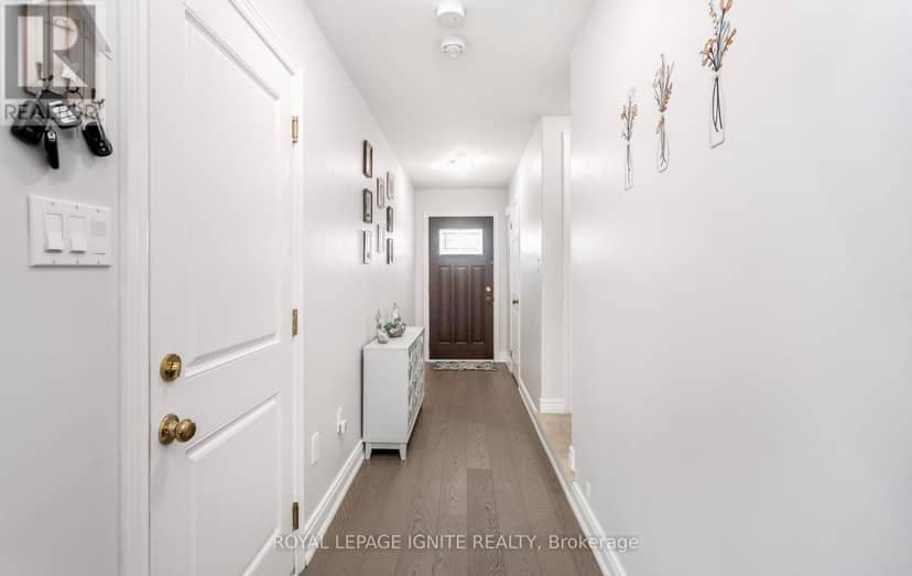 114 Parkinson Crescent — photo 3 of 38