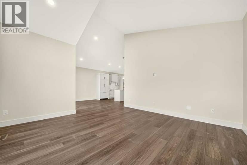8635 25 Avenue — photo 16 of 31