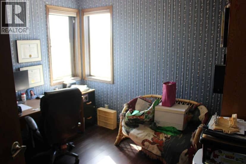 405 Maple Crescent — photo 12 of 18