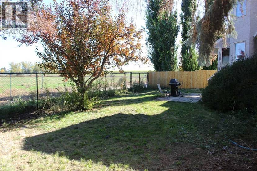 405 Maple Crescent — photo 16 of 18