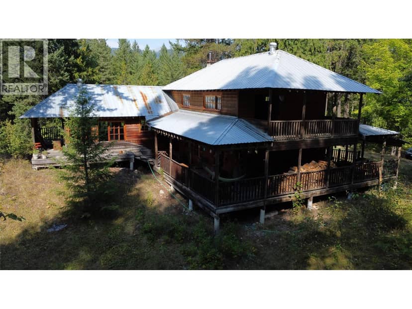 7467 ST THOMAS Road, Winlaw