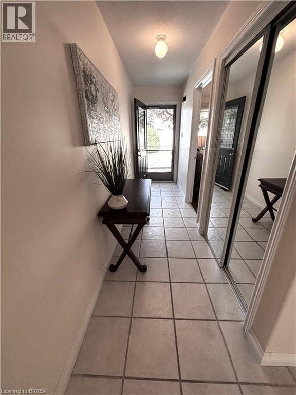 24 GRIFFITHS Drive Unit# 23 — photo 4 of 33