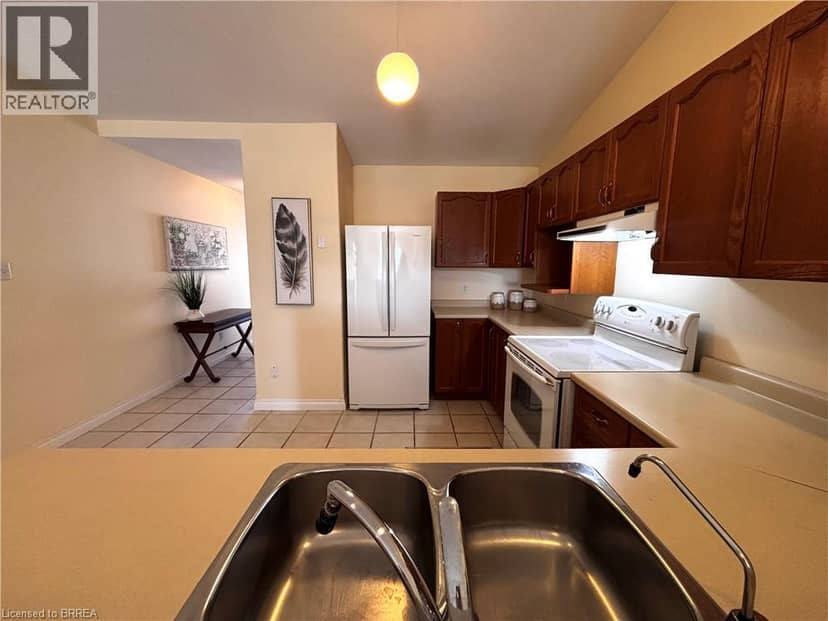 24 GRIFFITHS Drive Unit# 23 — photo 6 of 33