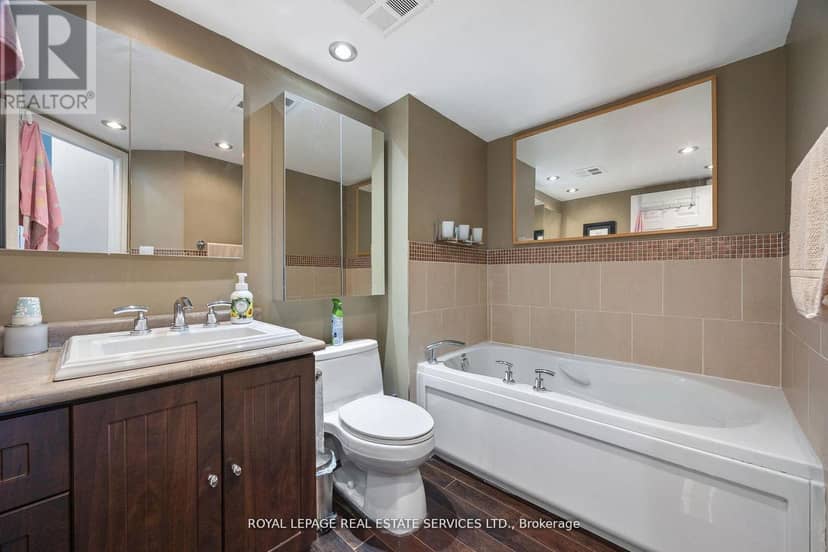 1010 - 2261 Lake Shore Boulevard W — photo 9 of 24