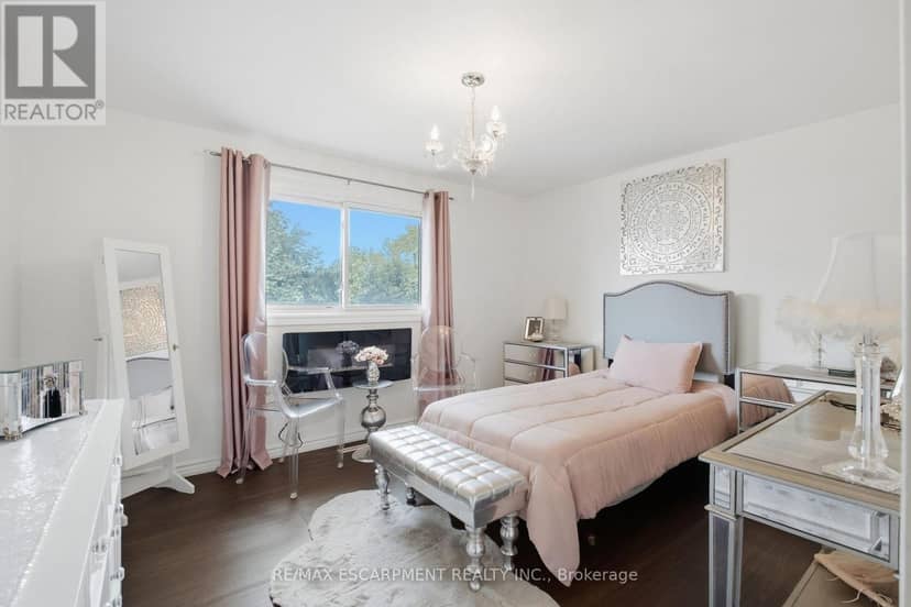 22 Sycamore Street — photo 18 of 33