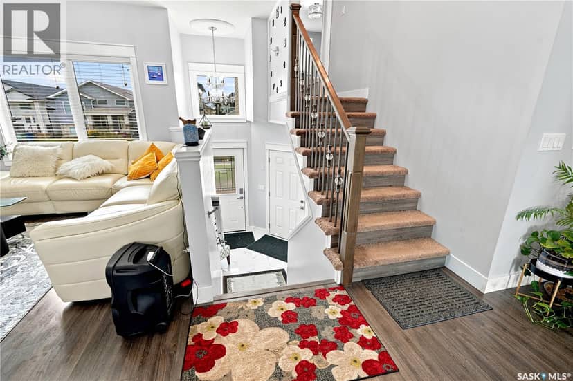 223 Ells CRESCENT — photo 4 of 40