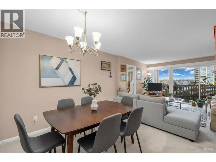 304 4941 LOUGHEED HIGHWAY, Burnaby