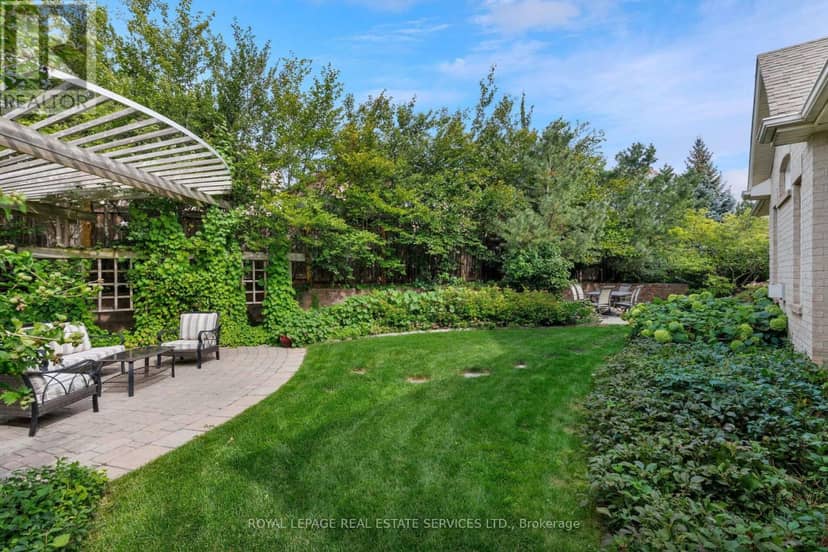 2424 Tesla Crescent, Oakville, photo 2