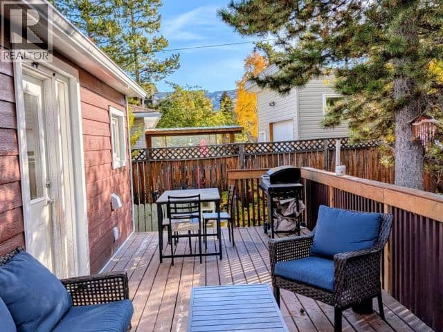 25 Takhini Ave — photo 8 of 9