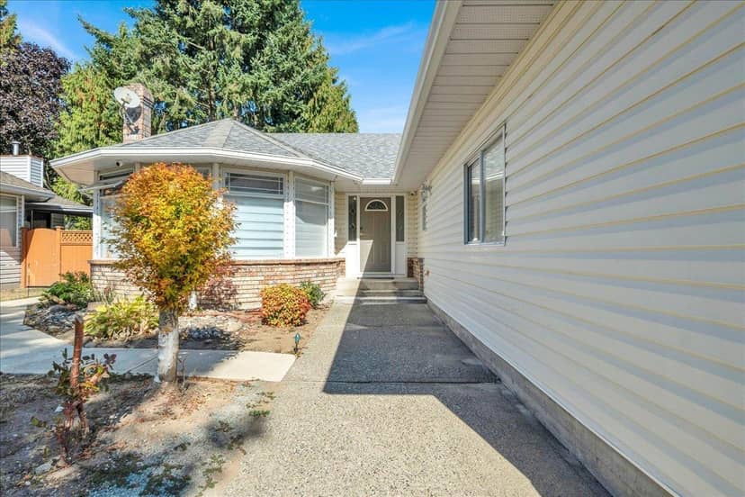 15747 92A AVENUE, Surrey, photo 3
