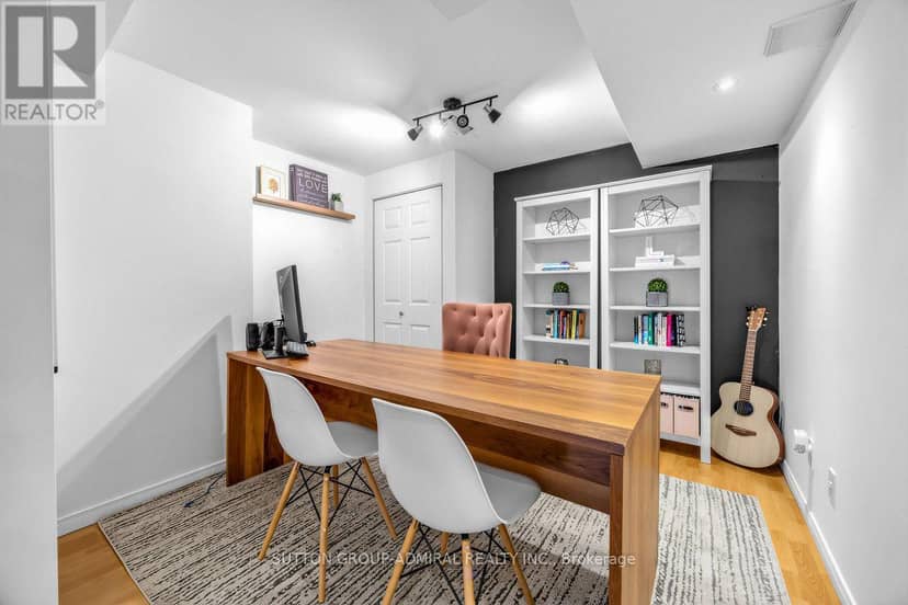 12 Sherrington Drive W — photo 28 of 32