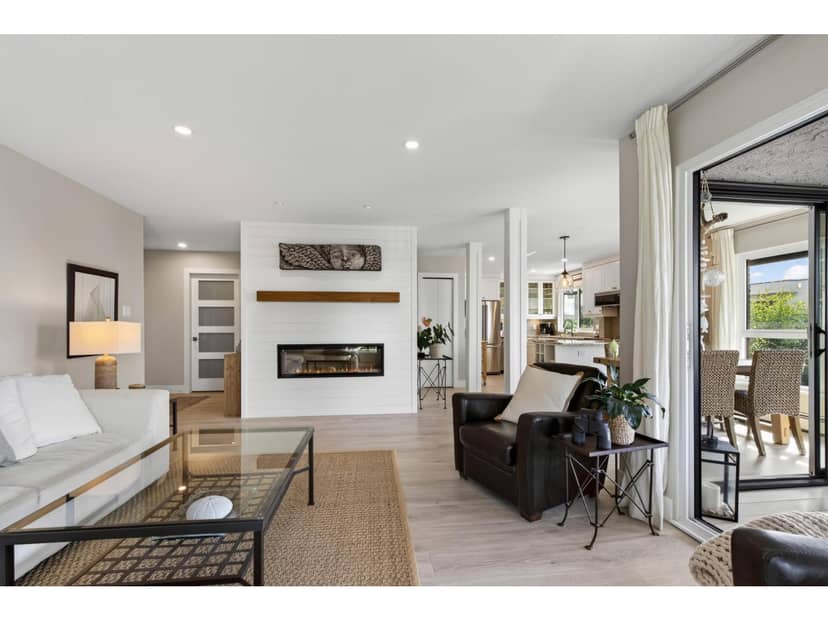 302 1290 MARTIN STREET, White Rock, photo 2