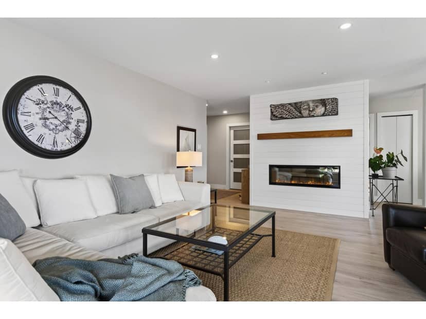 302 1290 MARTIN STREET, White Rock, photo 3