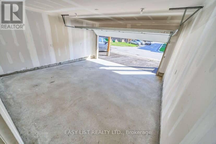 19 Addyman Crescent — photo 9 of 40