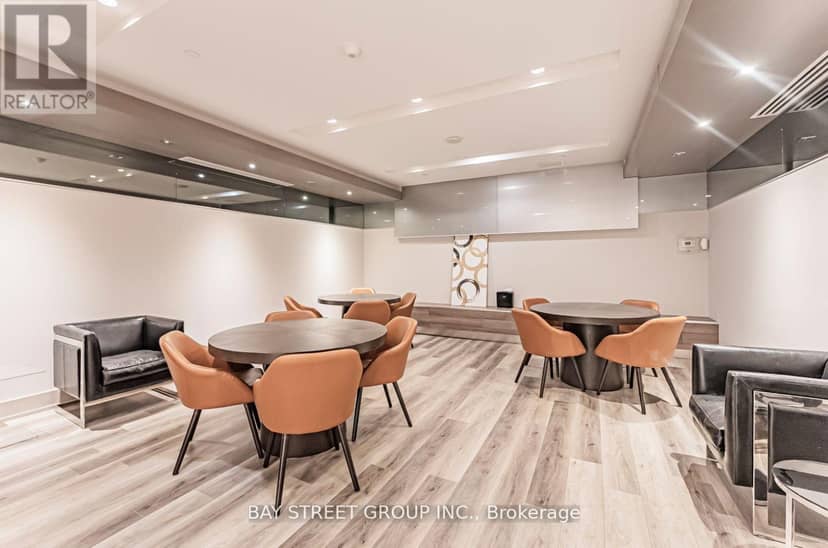 718 - 7167 Yonge Street, Markham, photo 6
