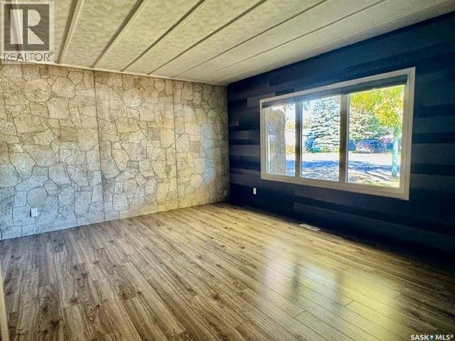 219 13th STREET — photo 5 of 32
