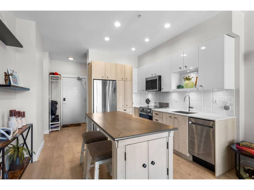 518 10838 WHALLEY BOULEVARD, Surrey