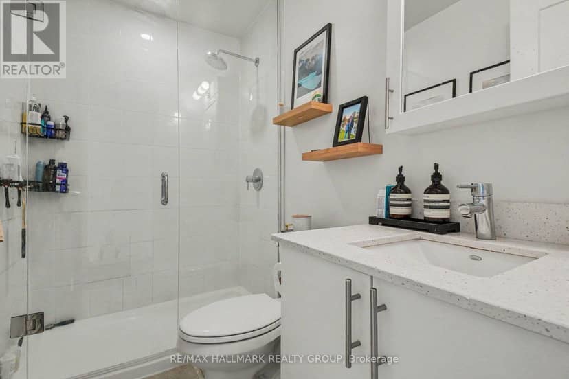 2807 - 805 Carling Avenue — photo 24 of 31