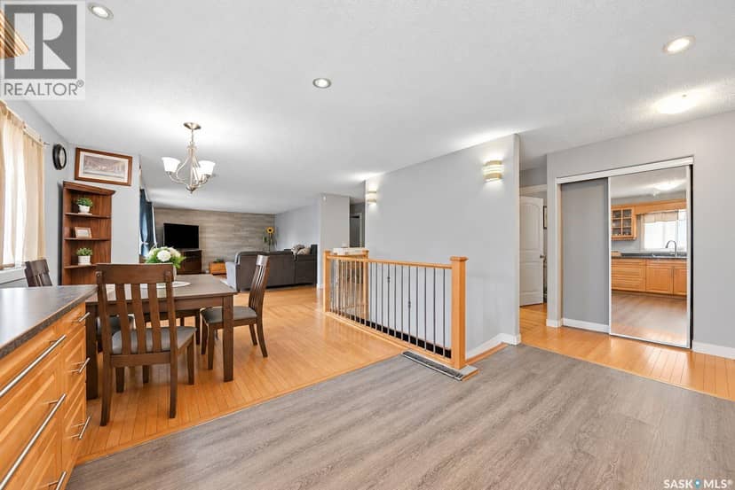 234 Winnipeg AVENUE S — photo 10 of 40