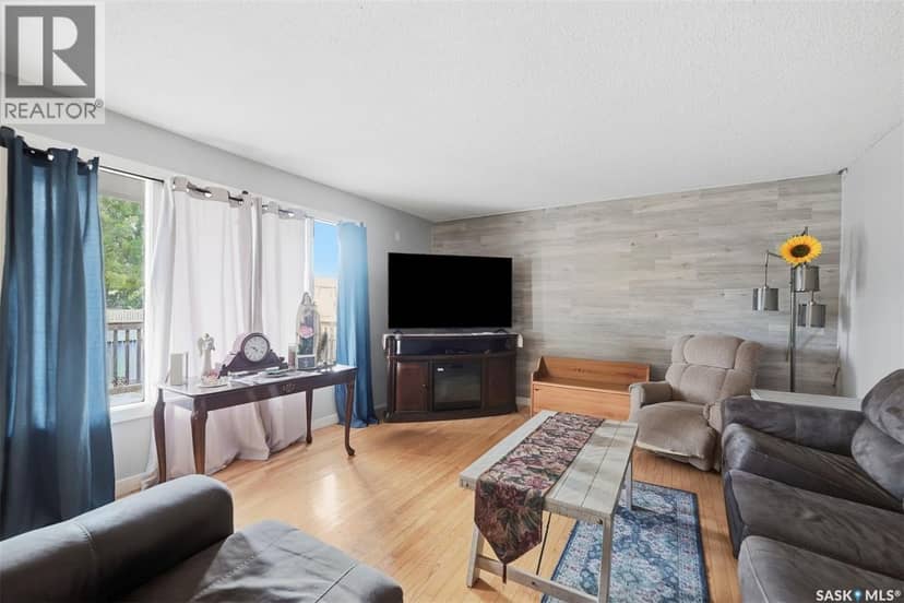 234 Winnipeg AVENUE S — photo 11 of 40