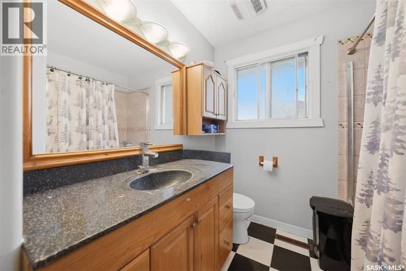 234 Winnipeg AVENUE S — photo 17 of 40