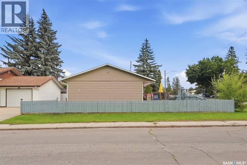 234 Winnipeg AVENUE S — photo 40 of 40