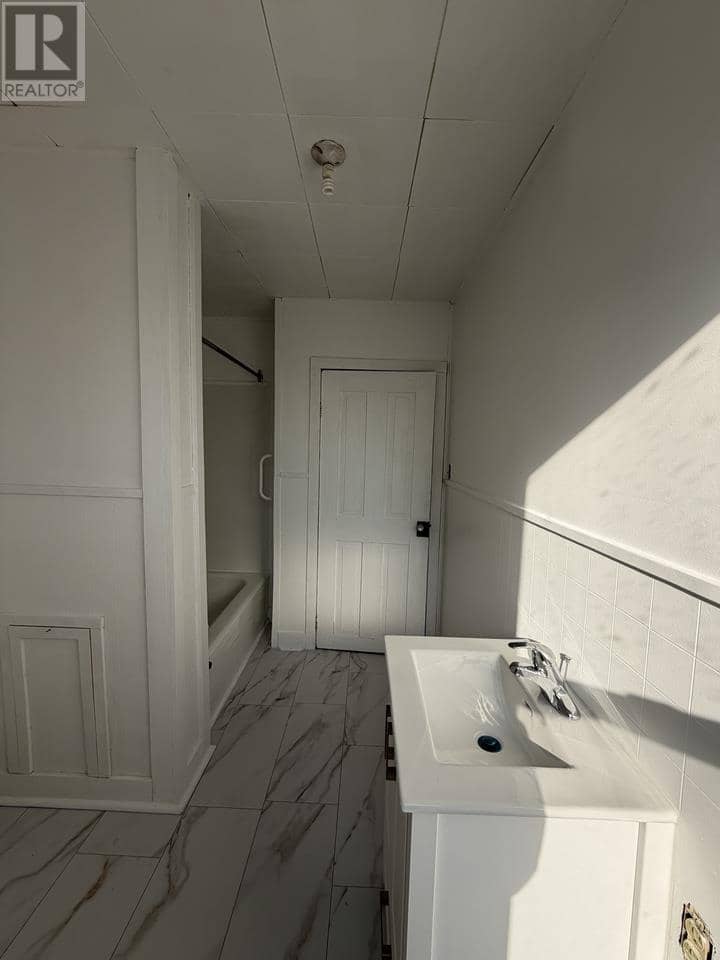 62 Queen ST — photo 18 of 33