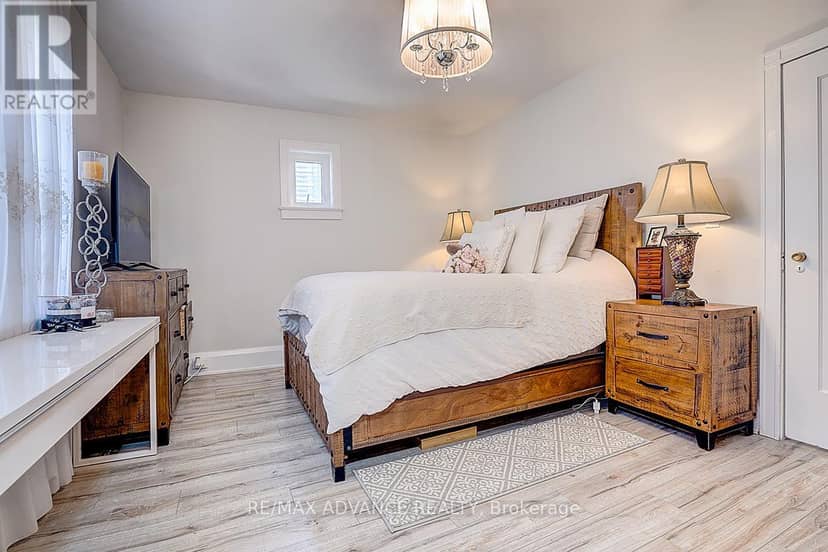 33 Castlefield Avenue — photo 26 of 40