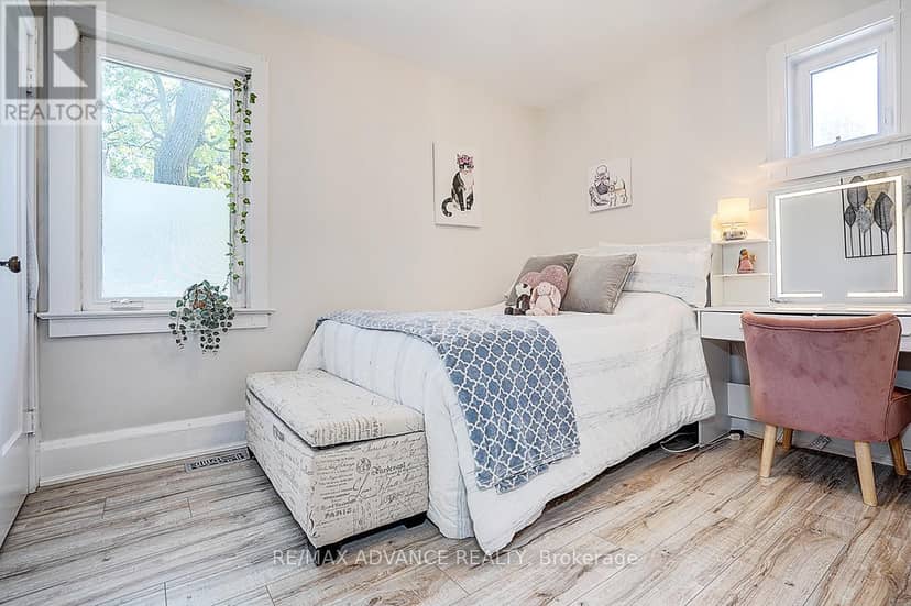 33 Castlefield Avenue — photo 28 of 40